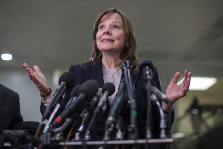 TRUMP AMEAÇA PRESIDENTE DA GENERAL MOTORS E EXIGE-LHE A REABERTURA DAS FÁBRICAS