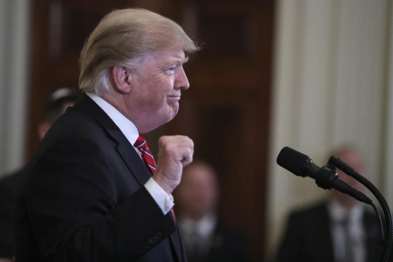 TRUMP ADMITE QUE MILITARES POSSAM CONSTRUIR MURO NA FRONTEIRA COM MÉXICO