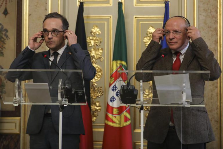 MINISTROS PORTUGUÊS E ALEMÃO REJEITAM IMPOSIÇÃO DE NOVAS SANÇÕES À RÚSSIA