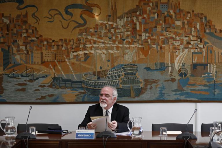 SANTOS SILVA DIZ QUE “HÁ VÁRIAS SAÍDAS POSSÍVEIS” SE LONDRES REJEITAR ACORDO