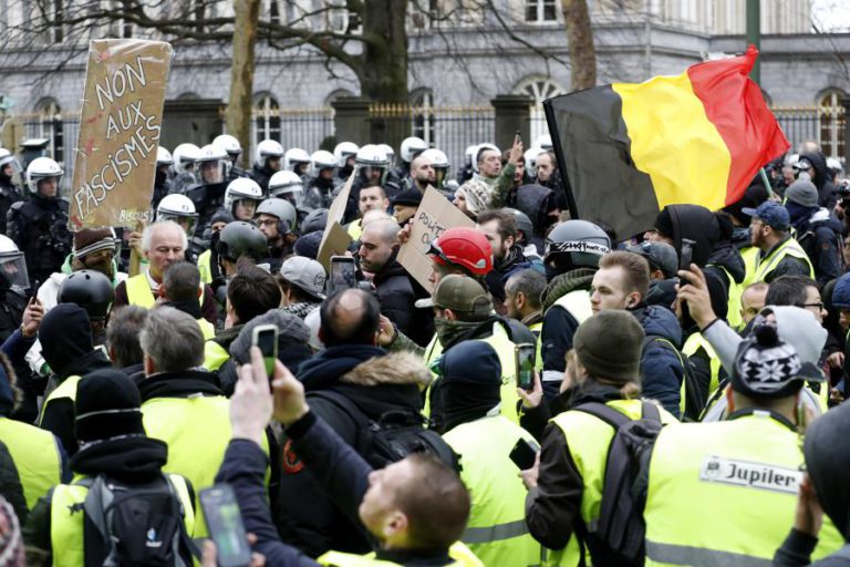 CERCA DE 70 DETENÇÕES EM BRUXELAS E QUARTEIRÃO DA UE “FECHADO” AOS “COLETES AMARELOS”