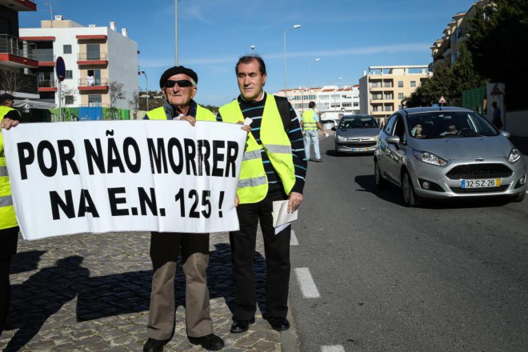 UTENTES DA VIA DO INFANTE PEDEM CORREÇÃO DE “ERRO CRASSO” DE 7 ANOS DE PORTAGENS