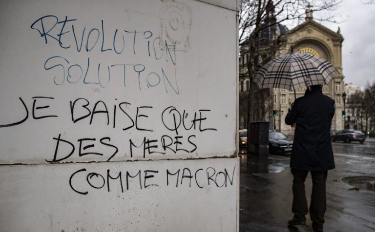 ESQUERDA FRANCESA APRESENTA MOÇÃO DE CENSURA AO GOVERNO E DIZ QUE “É POSSÍVEL OUTRO CAMINHO”