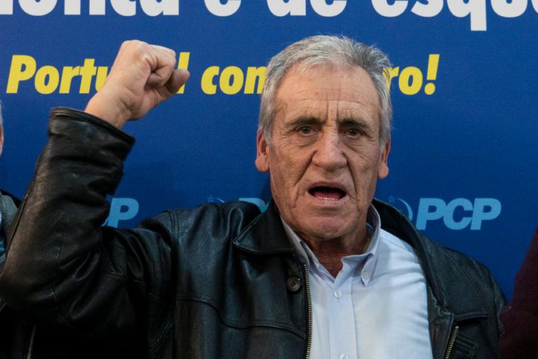 JERÓNIMO PEDE REFORÇO DA VOTAÇÃO NO PCP PARA IMPEDIR QUE PS IMPONHA AS SUAS POLÍTICAS