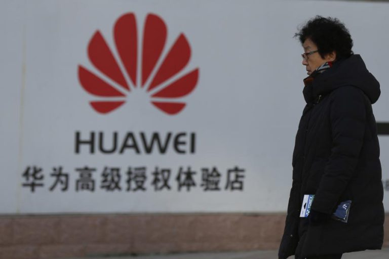 HUAWEI NEGA LIGAÇÕES A SERVIÇOS DE INFORMAÇÃO CHINESES