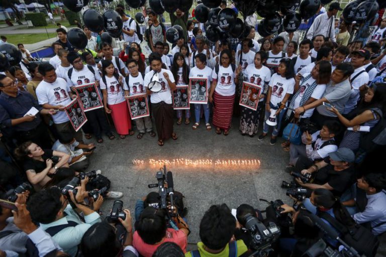 MANIFESTANTES EM MYANMAR EXIGEM LIBERTAÇÃO DE JORNALISTAS “FIGURAS DO ANO”