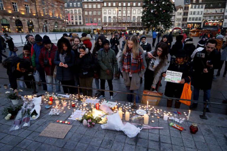 TRÊS MORTOS E 13 FERIDOS NO ATAQUE EM FRANÇA APÓS NOVA REVISÃO DE BALANÇO