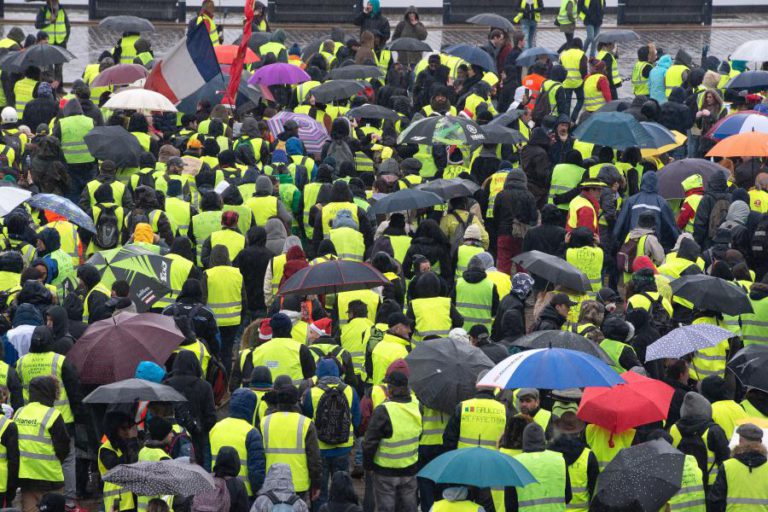 “COLETES AMARELOS” MOBILIZARAM HOJE 66 MIL MANIFESTANTES EM FRANÇA