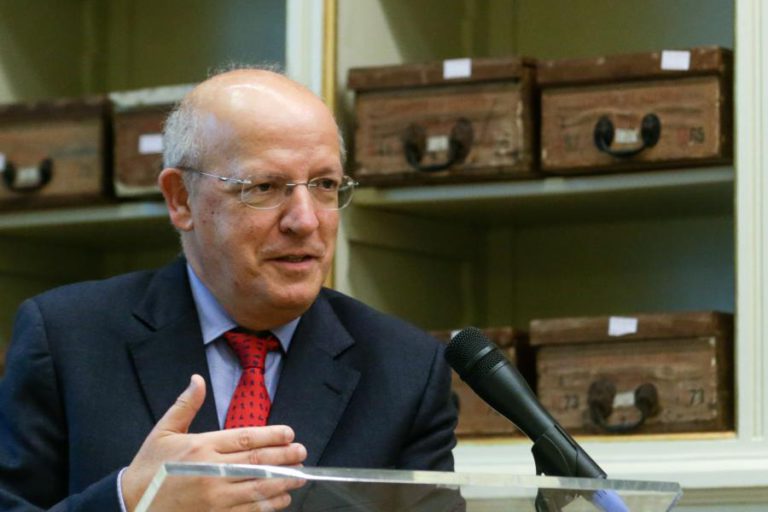 SANTOS SILVA CONTESTA SUBMISSÃO DE PORTUGAL À CHINA