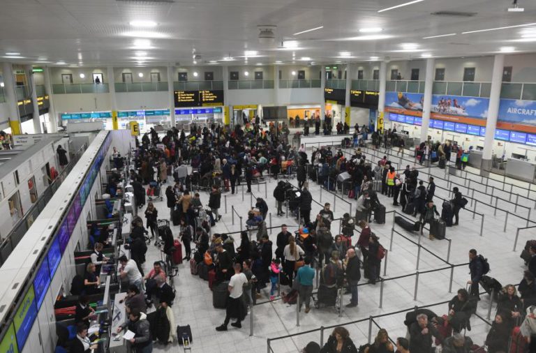 DETIDOS POR “USO CRIMINOSO DE DRONES” EM GATWICK LIBERTADOS SEM ACUSAÇÃO