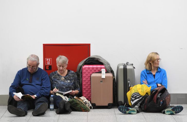 MAIS DE 1.000 VOOS E MAIS 140 MIL PASSAGEIROS AFETADOS POR ENCERRAMENTOS EM GATWICK