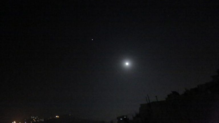 ARREDORES DE DAMASCO DEBAIXO DE ATAQUE DE MÍSSEIS