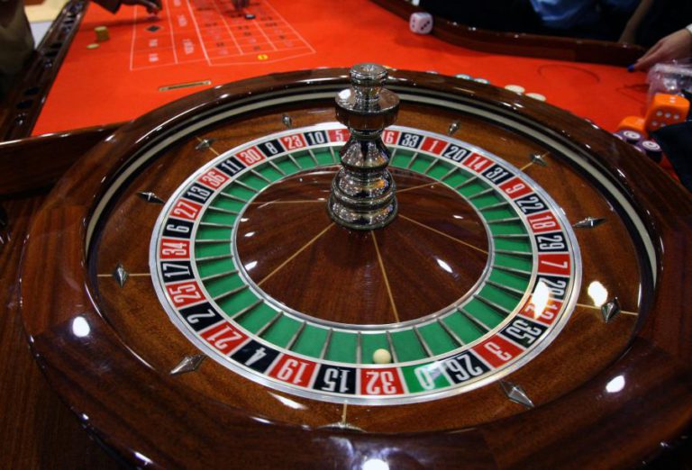 FREIRAS DESVIARAM FUNDOS DE ESCOLA CATÓLICA PARA JOGAR EM LAS VEGAS