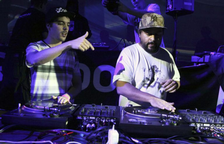 STEREOSSAURO ENROLA O FADO COM A ELETRÓNICA E O HIP-HOP NO “BAIRRO DA PONTE”