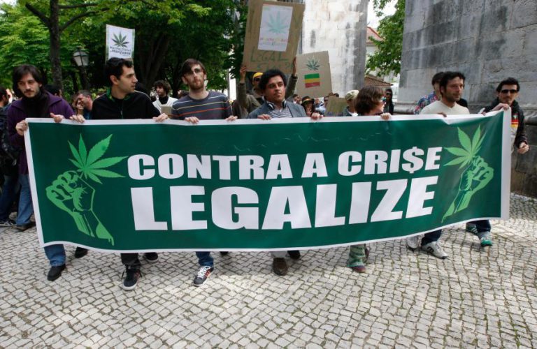 PARLAMENTO DISCUTE HOJE LEGALIZAÇÃO DA CANÁBIS PARA FINS RECREATIVOS