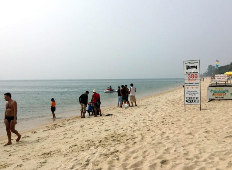 MILHARES DE TURISTAS DEIXAM ILHAS NA TAILÂNDIA À APROXIMAÇÃO DE TEMPESTADE