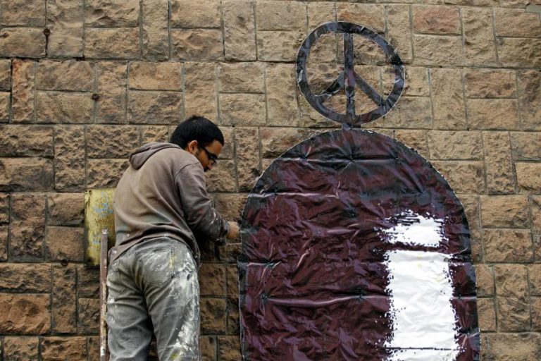 REBELDES NEGAM DESVIO DE AJUDA HUMANITÁRIA NO IÉMEN