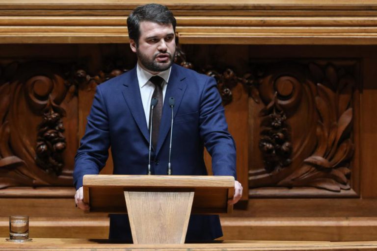 PS DISPONÍVEL PARA INQUÉRITO PARLAMENTAR À CGD DESDE QUE “COMECE E ACABE NESTA LEGISLATURA”