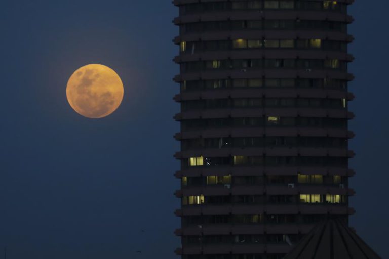LUA VAI ESTAR NA SEGUNDA-FEIRA TAPADA PELA SOMBRA DA TERRA E APARENTEMENTE MAIOR