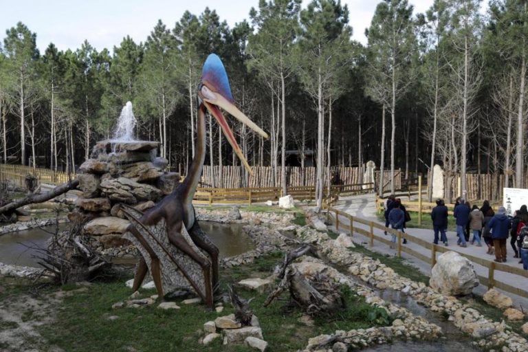 CIDADÃOS DE TODO O PAÍS FINANCIAM INVESTIGAÇÕES SOBRE DINOSSAUROS NA LOURINHÃ