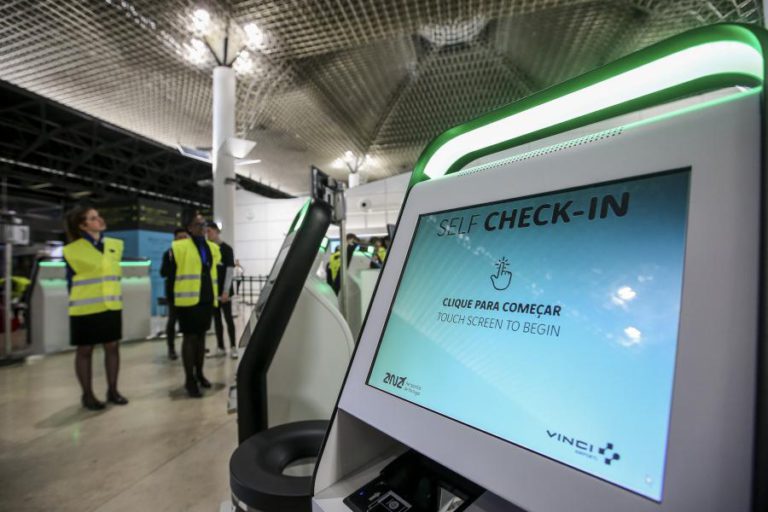 PETIÇÃO PARA AEROPORTO EM ALCOCHETE E NOME PARA O DO MONTIJO JUNTA 4.300 ASSINATURAS