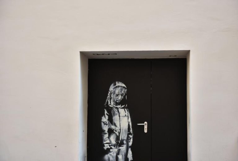 OBRA ATRIBUÍDA A BANKSY ROUBADA DA SALA PARISIENSE BATACLAN