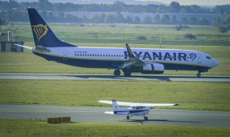 RYANAIR REVÊ EM BAIXA A PREVISÃO DE LUCRO DEVIDO A EVENTUAL QUEBRA NAS VENDAS