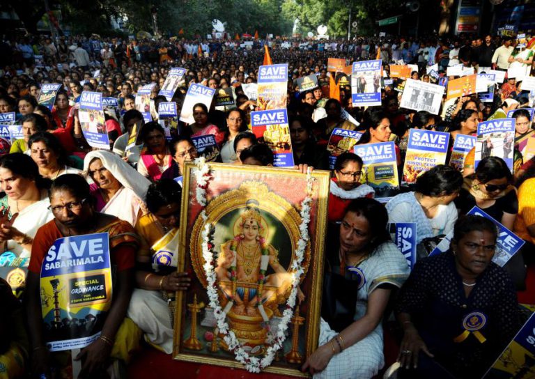 ESTADO INDIANO DE KERALA EM GREVE CONTRA A ENTRADA DE MULHERES EM TEMPLO HINDU