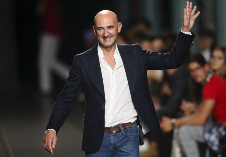 MIGUEL VIEIRA COM DESFILE CHEIO EM MILÃO PEDE APOIO AO GOVERNO COM COTAS PARA PRODUTOS NACIONAIS