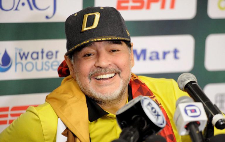 MARADONA RENOVA COMO TREINADOR DOS MEXICANOS DO DORADOS DE SINALOA