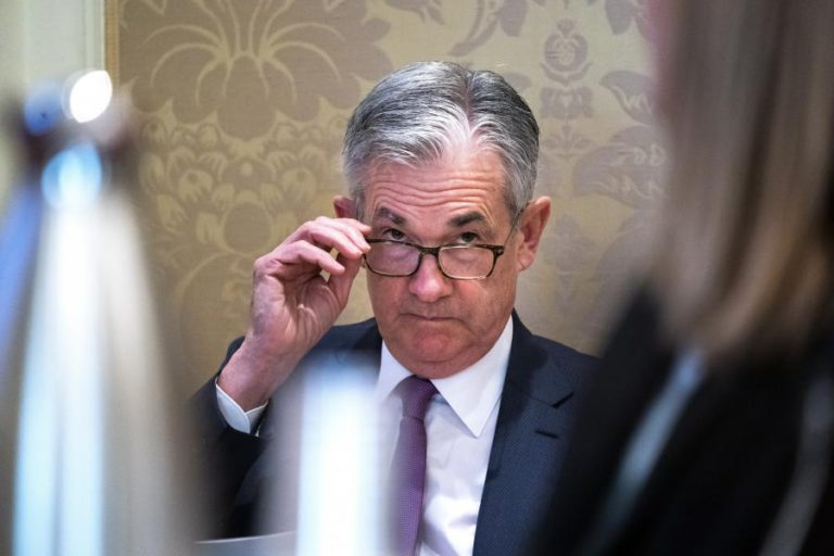 WALL STREET FECHA EM FORTE ALTA GRAÇAS À FED, À CRIAÇÃO DE EMPREGO E À CHINA
