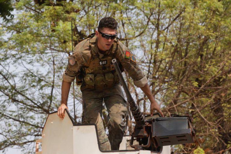 MILITARES PORTUGUESES ESTIVERAM HOJE EM COMBATE DURANTE CINCO HORAS EM BAMBARI