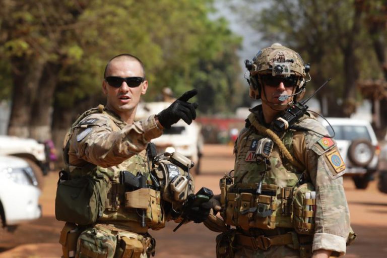 PRESIDENTE DA REPÚBLICA ELOGIA MILITARES PORTUGUESES ENVOLVIDOS EM COMBATE