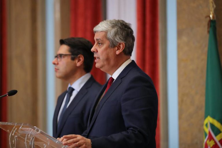 ABRANDAMENTO DA ECONOMIA DEVE FAZER DECISORES POLÍTICOS PENSAR