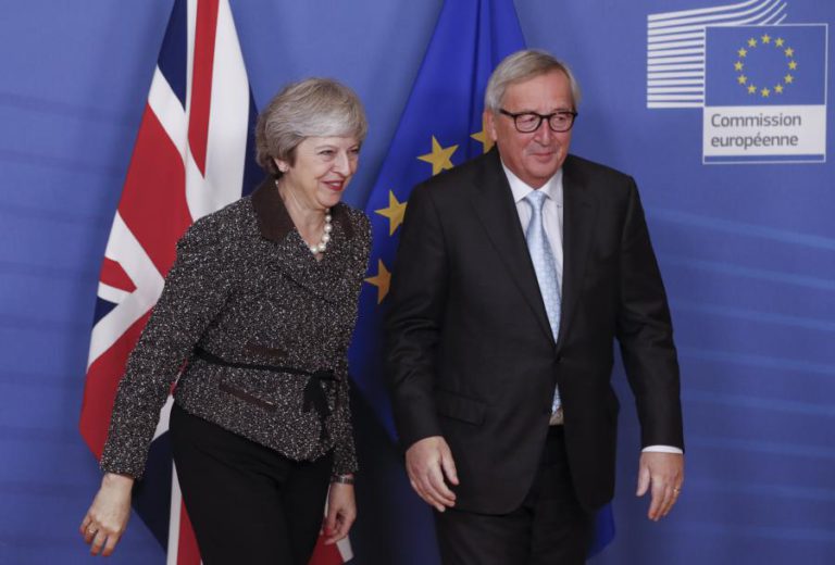 JUNCKER VAI FALAR ESTA SEXTA-FEIRA COM MAY PARA CONHECER PONTO DA SITUAÇÃO DO BREXIT