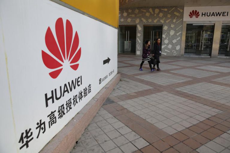 HUAWEI SANCIONA DOIS FUNCIONÁRIOS QUE UTILIZARAM IPHONE EM PUBLICAÇÃO NO TWITTER