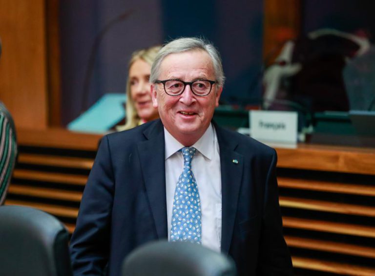 JUNCKER DEFENDE SEGURO DE DESEMPREGO NA UE COM RESTRIÇÕES