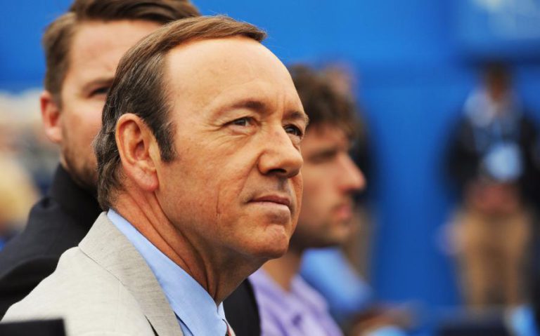 KEVIN SPACEY PROIBIDO DE SE APROXIMAR DE JOVEM QUE O ACUSA DE ABUSO SEXUAL