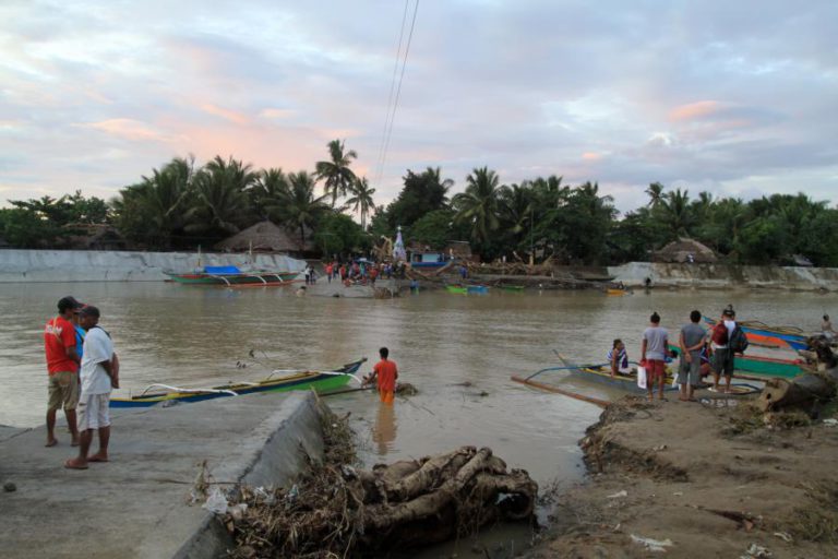 SOBE PARA 126 NÚMERO DE MORTOS NAS FILIPINAS DEVIDO A TEMPESTADE