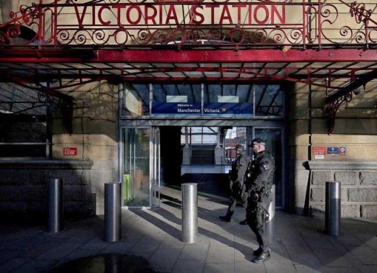 POLÍCIA TRATA COMO INCIDENTE TERRORISTA O ATAQUE NA ESTAÇÃO DE MANCHESTER