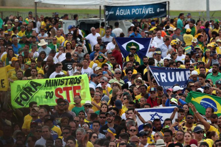 GOVERNADOR DO RIO DE JANEIRO QUER TRAFICANTES DE DROGA ABRANGIDOS POR LEI ANTITERRORISMO.