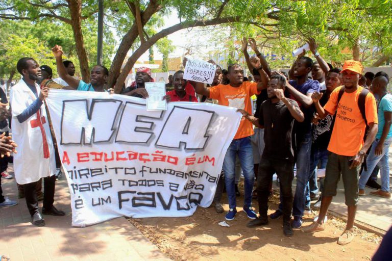 ESTUDANTES CONTRA “VALOR EXORBITANTE” PARA INSCRIÇÃO NA MAIOR UNIVERSIDADE ANGOLANA