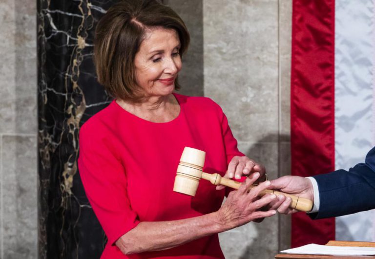 DEMOCRATA NANCY PELOSI ELEITA PRESIDENTE DA CÂMARA DOS REPRESENTANTES