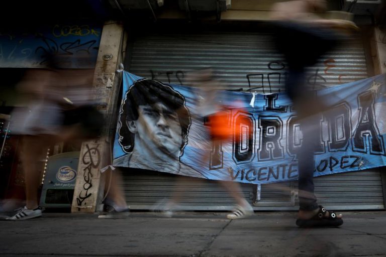 DIEGO MARADONA OPERADO COM ÊXITO EM CLÍNICA DE BUENOS AIRES