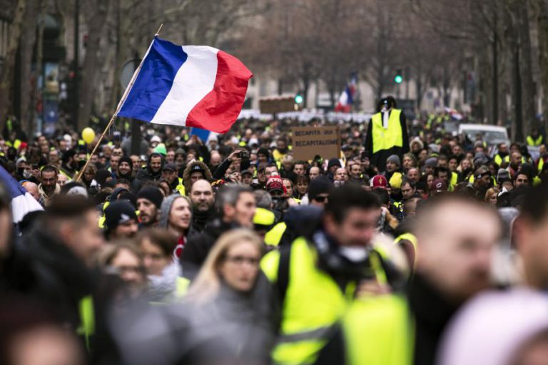 COLETES AMARELOS EM PARIS OPTAM ESTE SÁBADO POR MANIFESTAÇÕES AUTORIZADAS