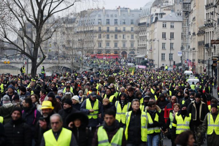 MANIFESTAÇÕES DE HOJE EM FRANÇA COM RECORDE DE 50 MIL “COLETES AMARELOS”