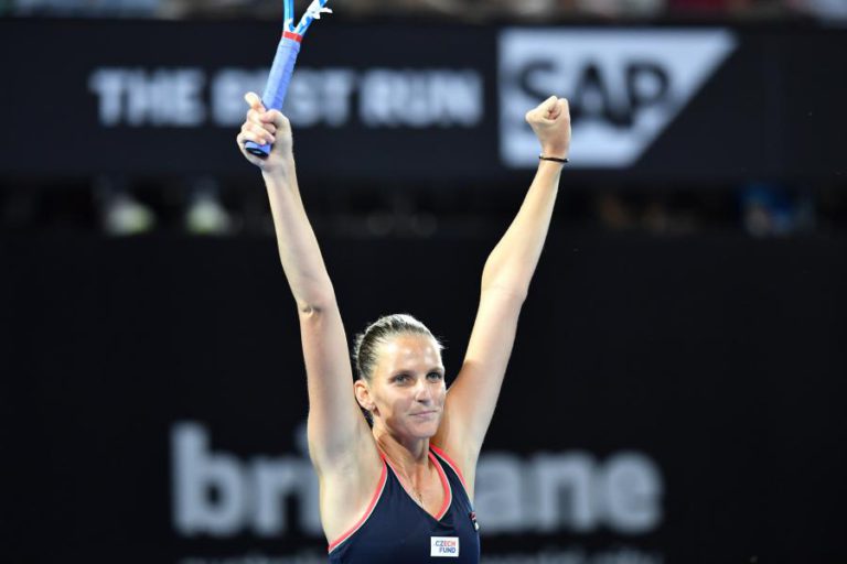 KAROLINA PLISKOVA CONQUISTA TORNEIO DE TÉNIS DE BRISBANE