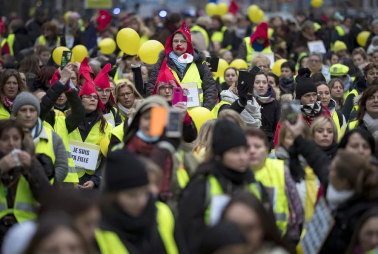 MOVIMENTO “COLETES AMARELOS” APELA A CORRIDA AOS BANCOS FRANCESES