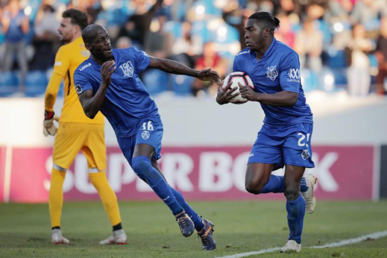 FEIRENSE RECUPERA DE DOIS GOLOS DE DESVANTAGEM E EMPATA COM SANTA CLARA