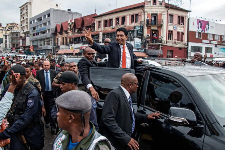 PRESIDENTE ELEITO DE MADAGÁSCAR TOMA POSSE